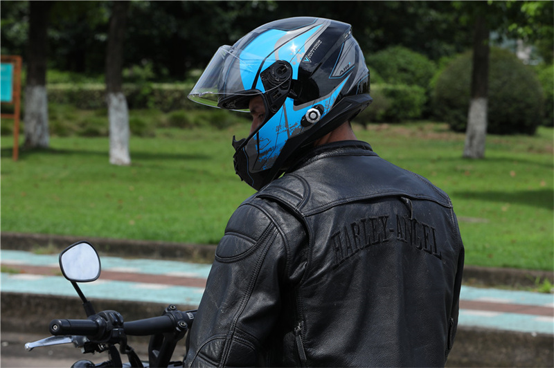 带摩托车专业头盔蓝牙耳机会有危险吗？
