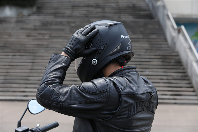 摩托车蓝牙头盔大小的选择技巧