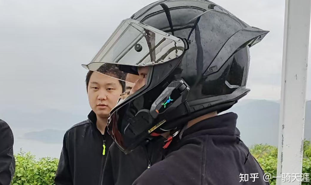 选择一款专业的骑行对讲耳机，让你的周末骑行不留遗憾！